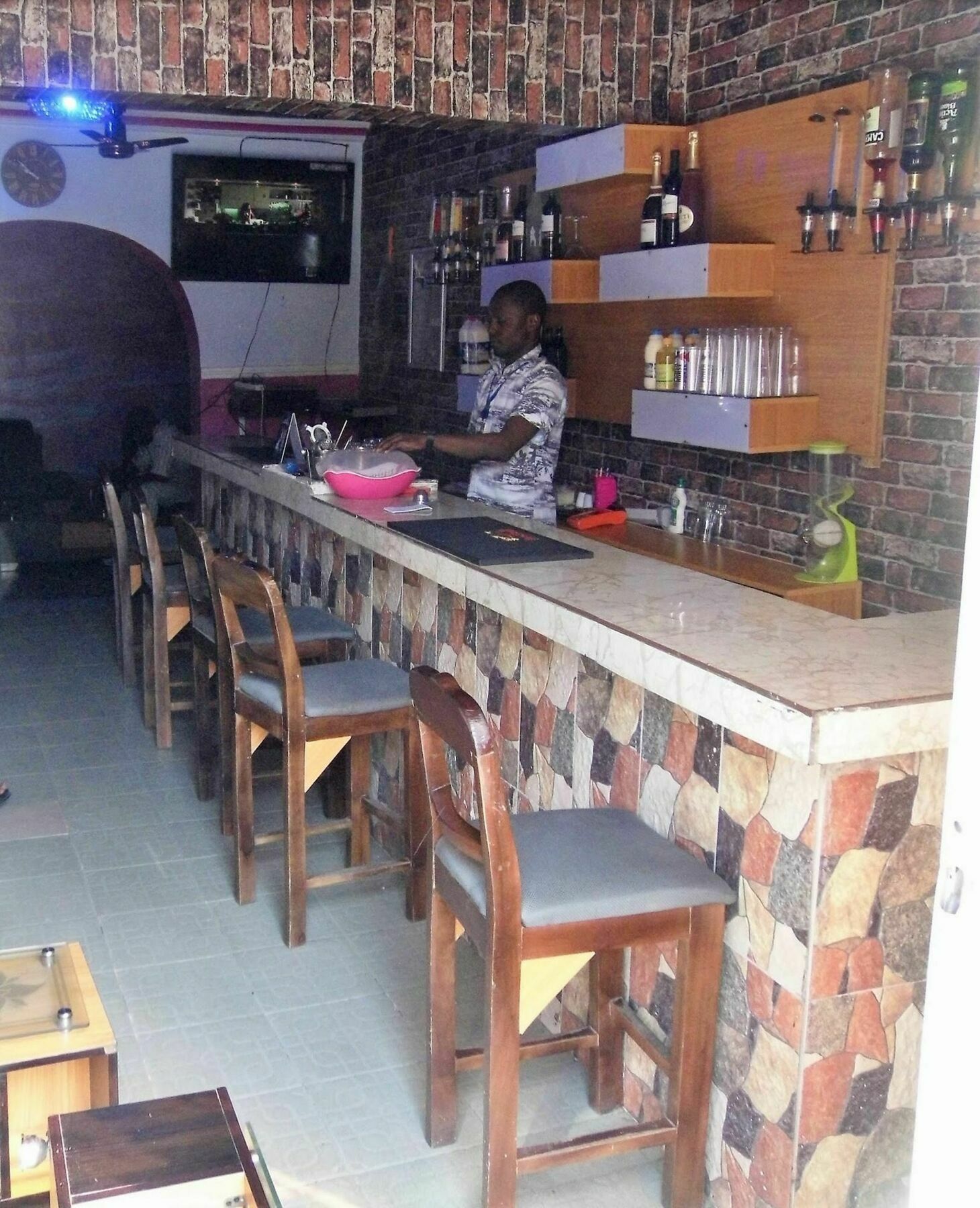 Legendary Inn & Lounge Bale Akiosi Екстериор снимка