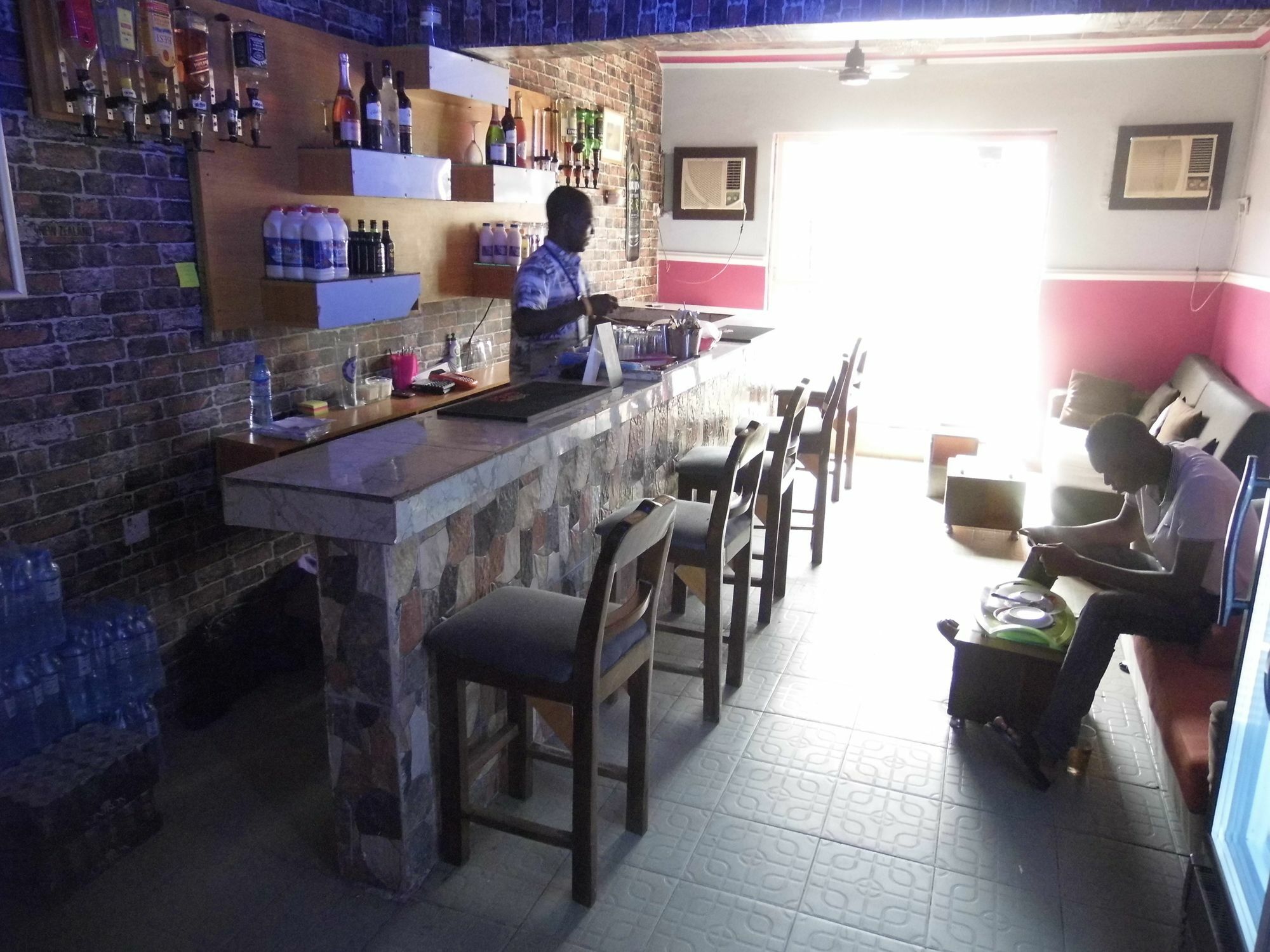 Legendary Inn & Lounge Bale Akiosi Екстериор снимка